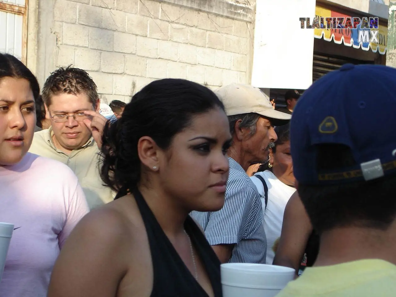 Las personas disfrutando del comienzo de carnaval 2006