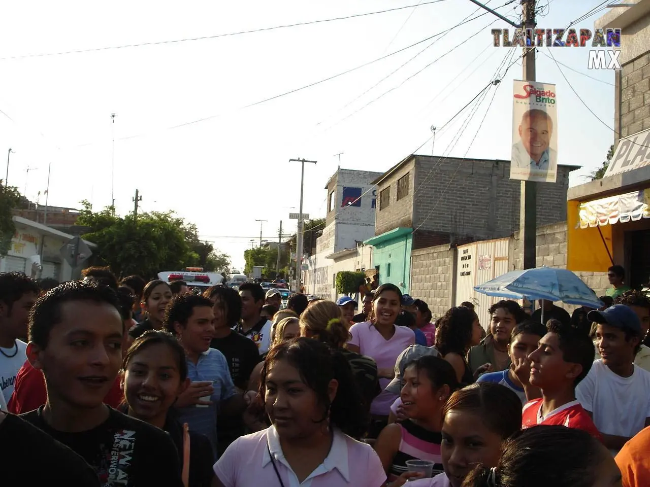 Las personas disfrutando del comienzo de carnaval 2006