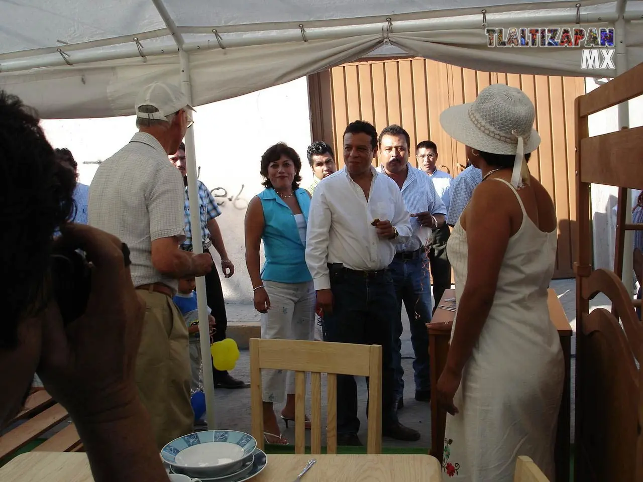 El presidente en turno dando la bienvenida a los artesanos en la feria