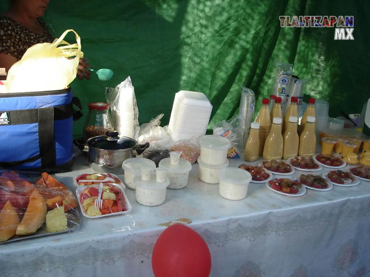 Venta de frutas tradicionales , feria del carnaval de Tlaltizapán 2006