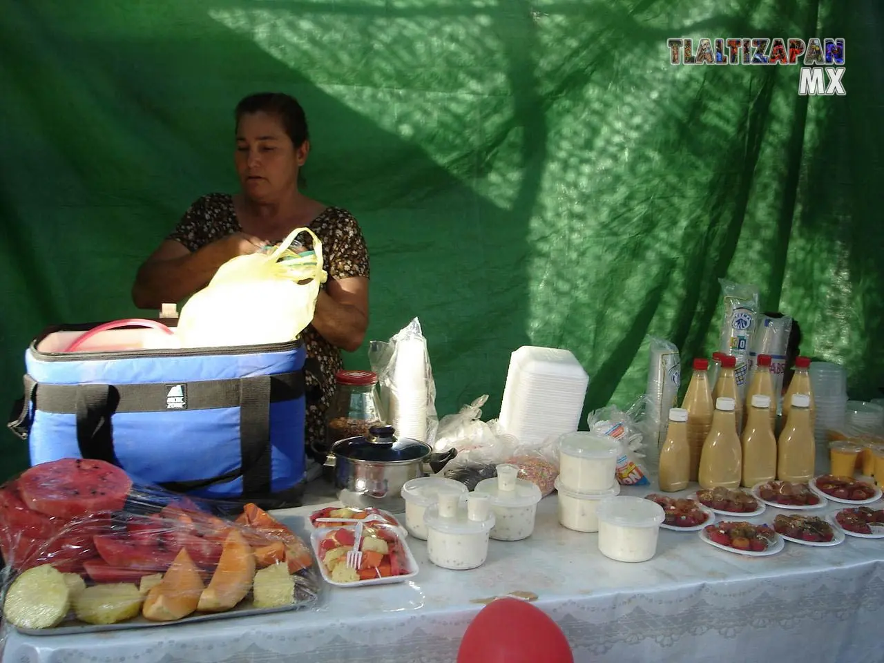 Venta de fruta de temporada en la feria del carnaval de Tlaltizapán