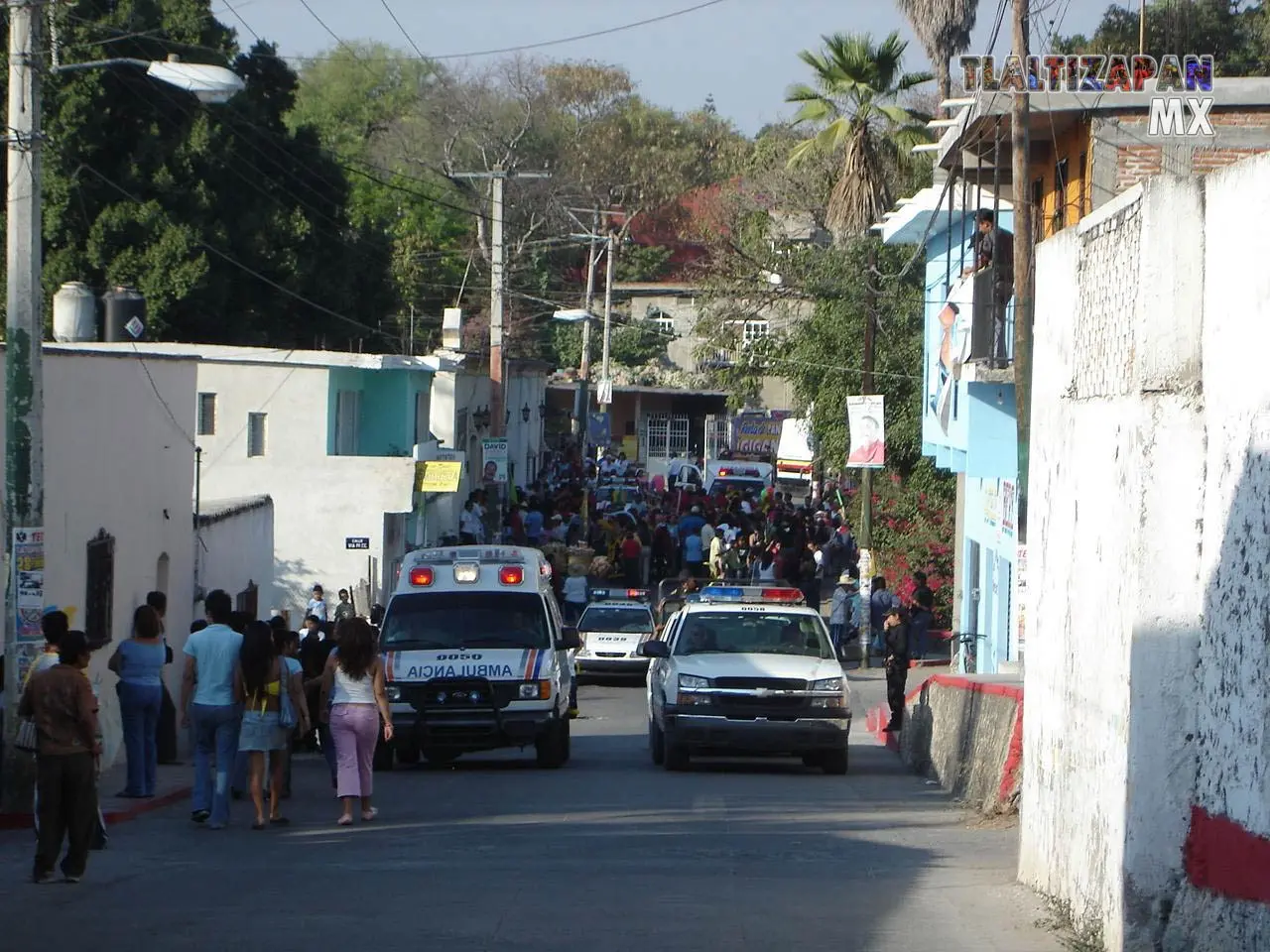 La calle del cuartel Emiliano Zapata, empieza a llenarse de gente bailadora