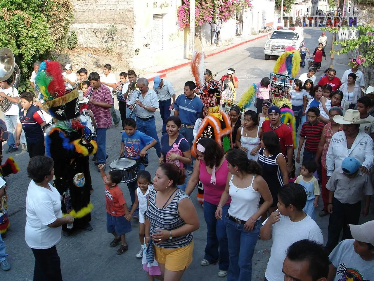 Toda la gente reuniendose para disfrutar del carnaval de Tlaltizapán 2006