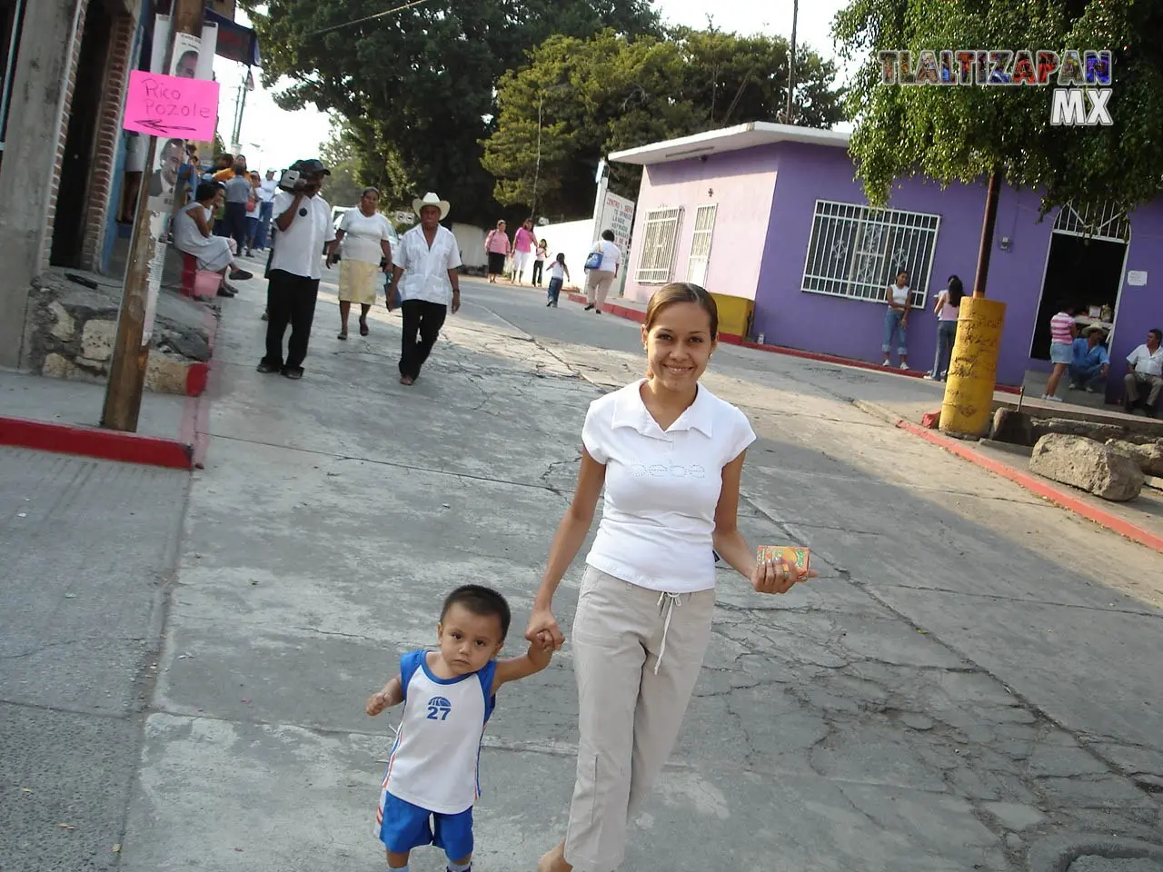 Todo el pueblo lleno de alegría contagiada por el carnaval 2006