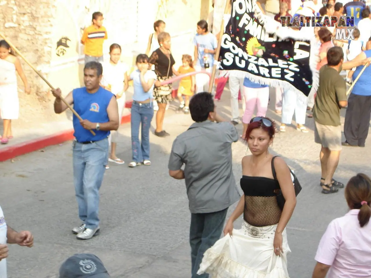 Las banderas son un símbolo de identidad en carnaval