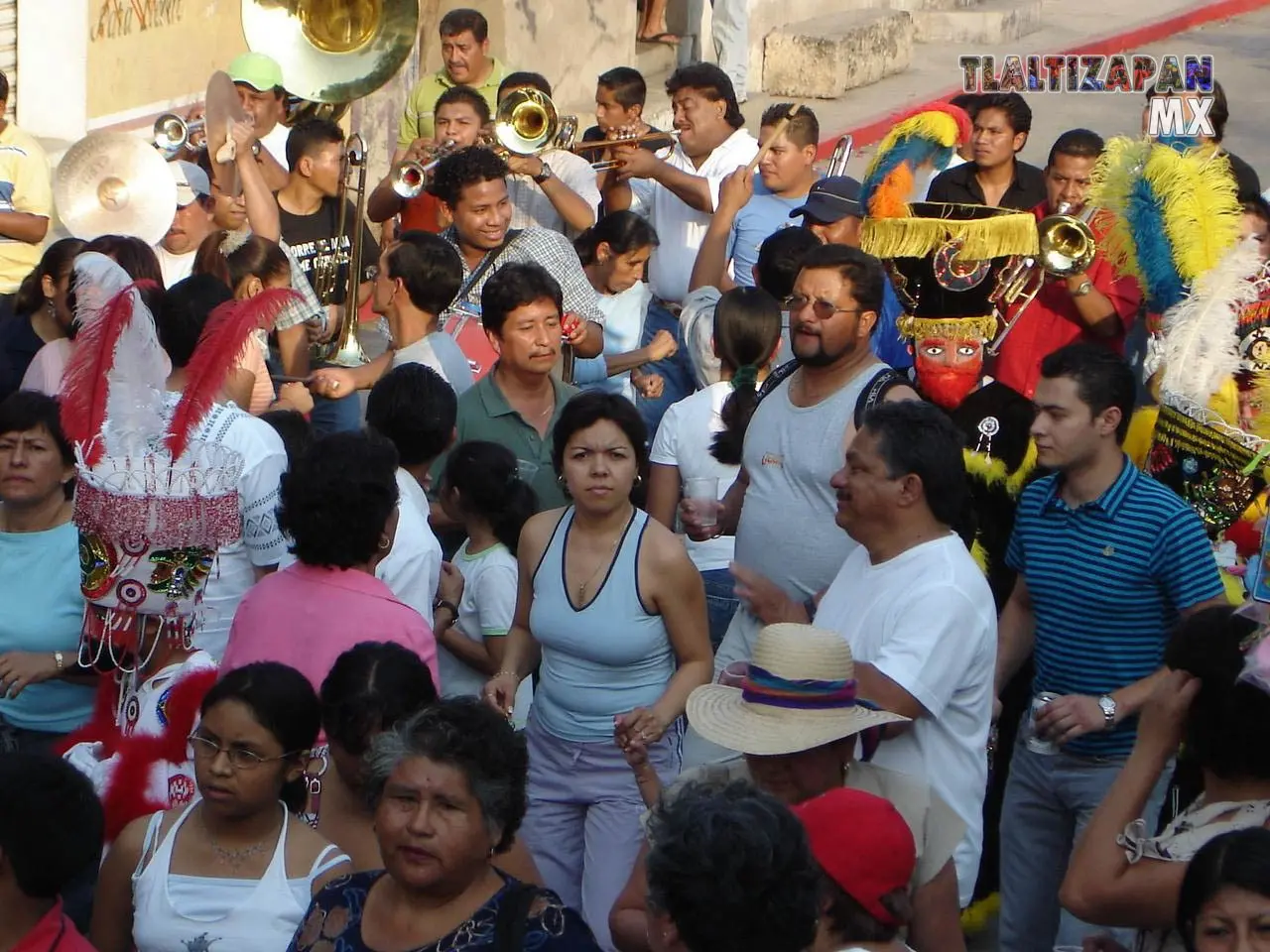 Podemos observar la alegria de las personas en carnaval 2006