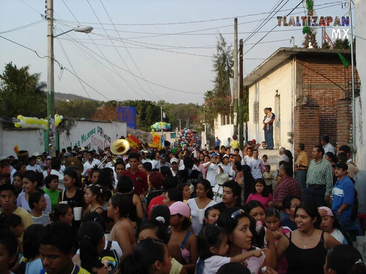 El carnaval reúne a familias y amigos en un ambiente de celebración y convivencia