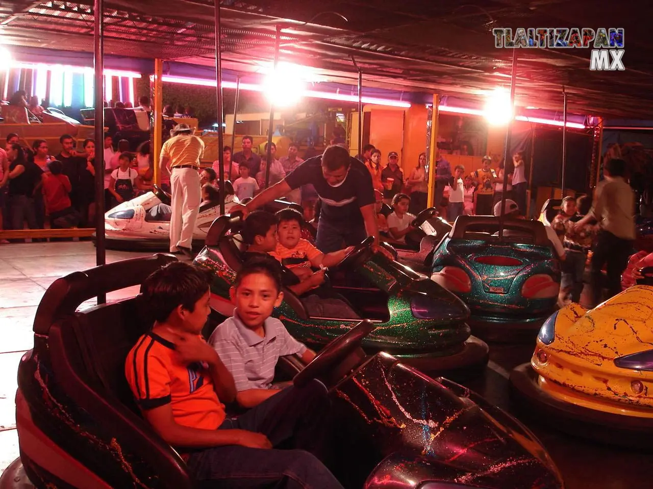 Carritos chocones en la feria del carnaval