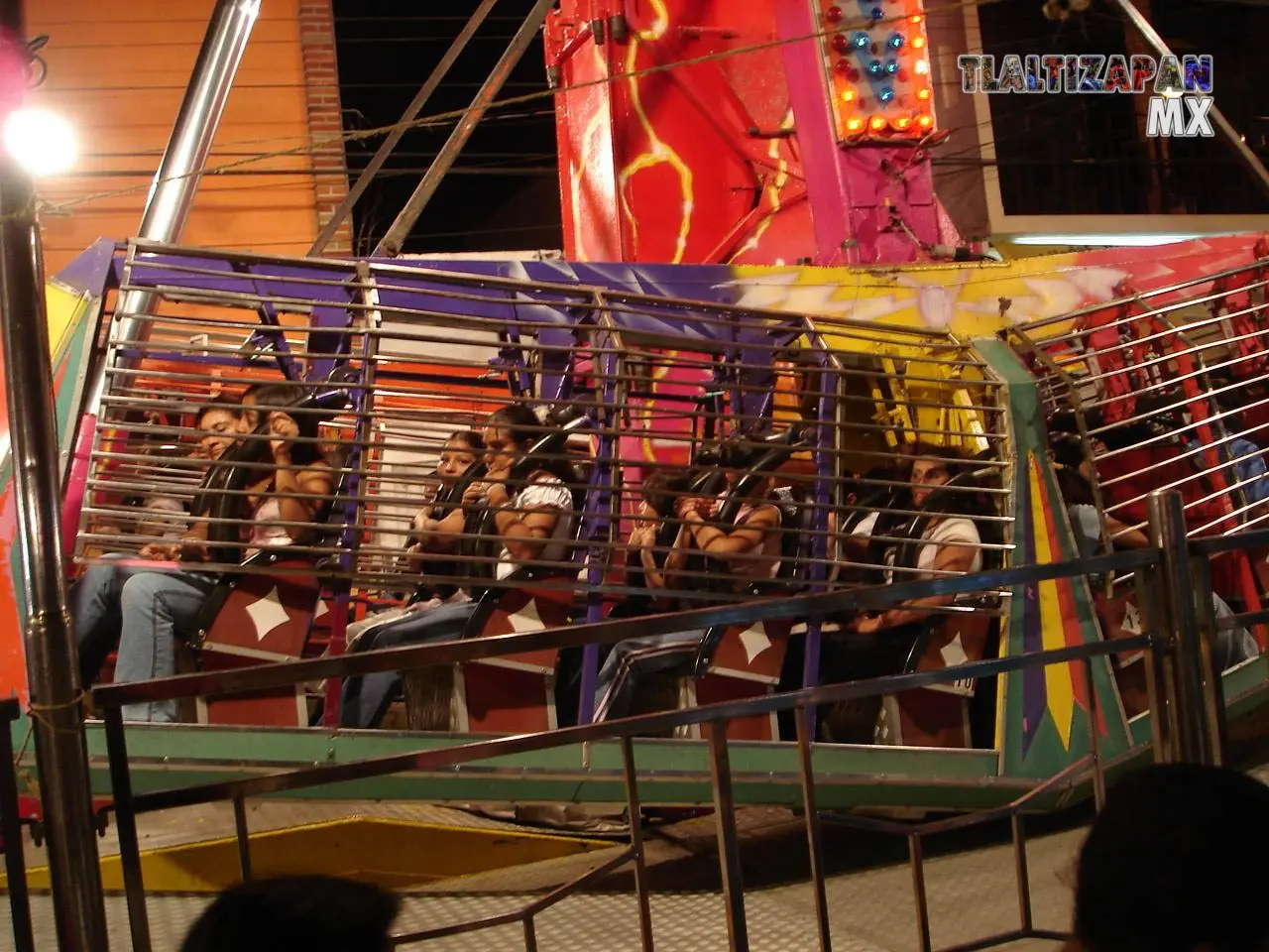 Juegos mecánicos que se disfrutan en el carnaval 2006