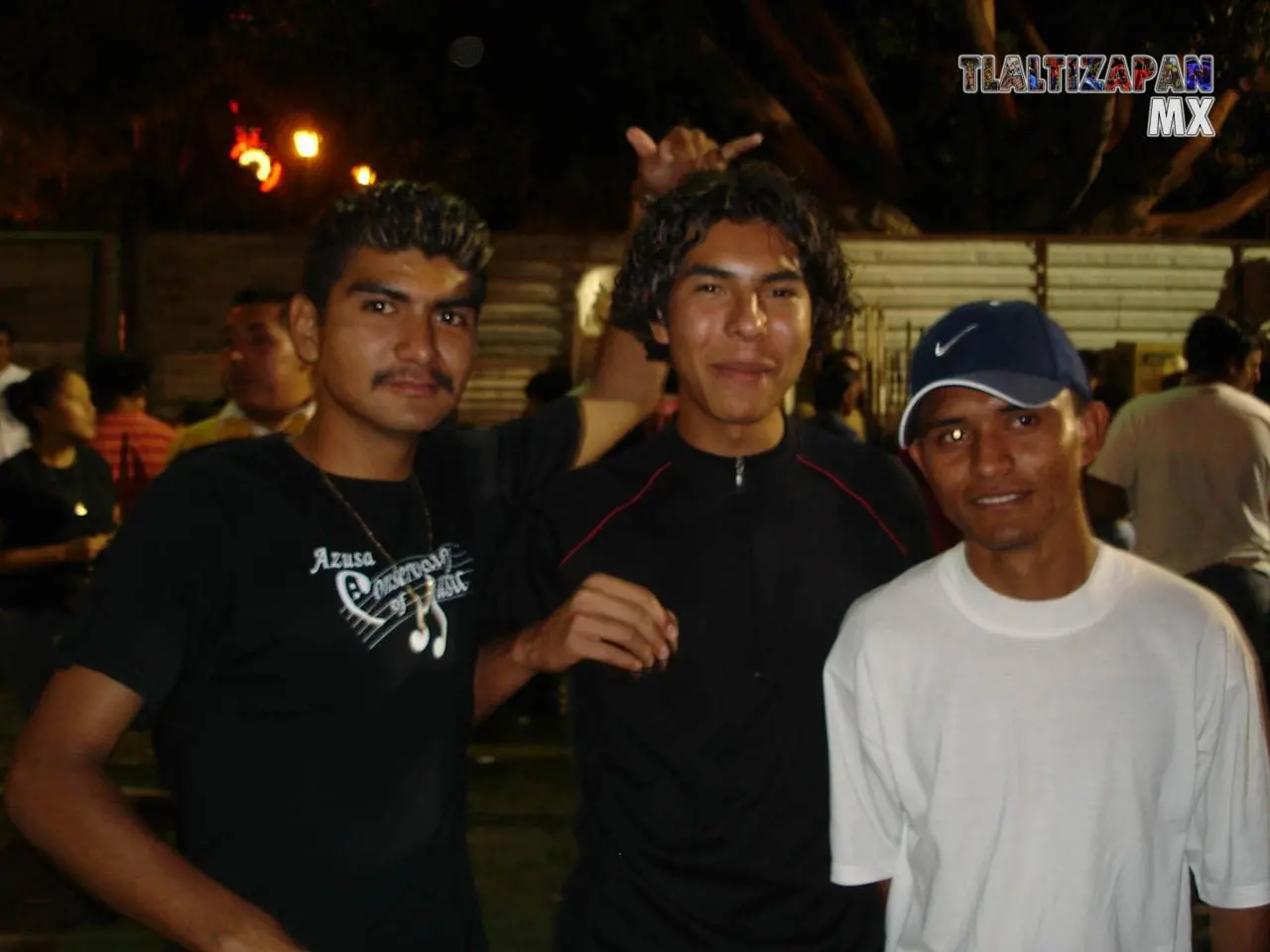 Estos 3 amigos contentos en carnaval 2006