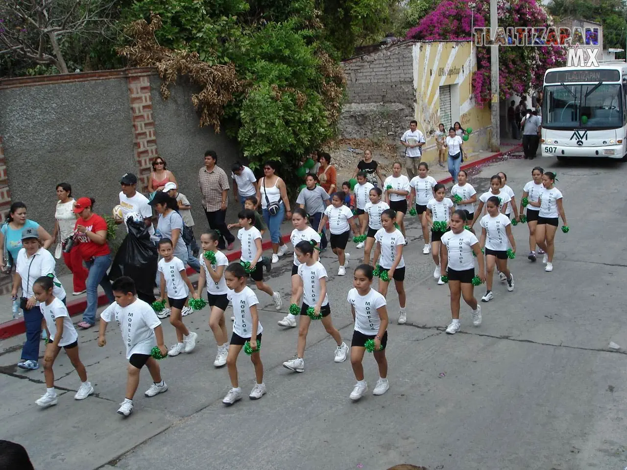 El desfile de las escuelas con los chineros es una parte importante del Carnaval de Tlaltizapán,