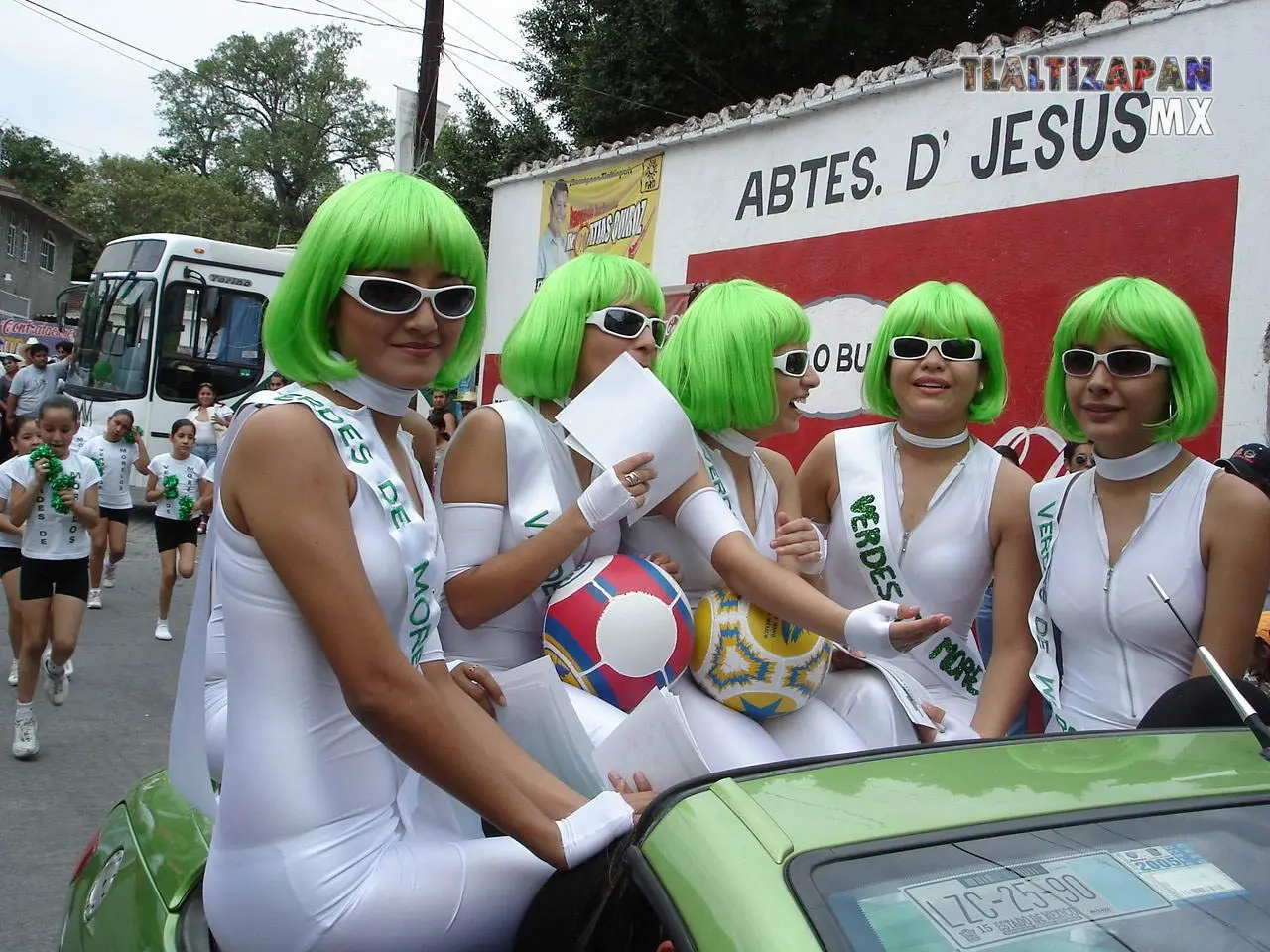 El desfile de las escuelas con los chinelos es una parte importante del Carnaval de Tlaltizapán