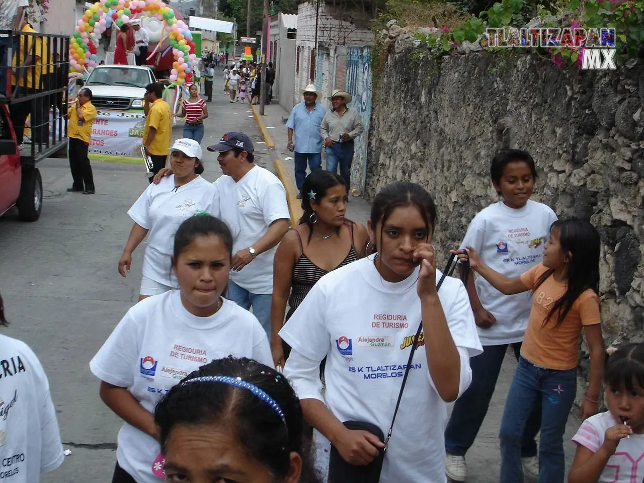 El desfile de las escuelas con los chinelos es una parte importante del Carnaval de Tlaltizapán