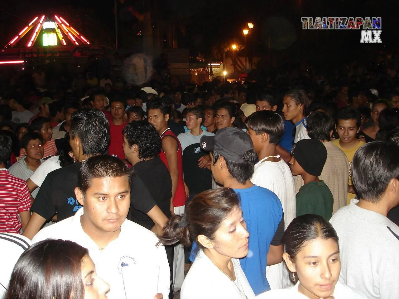 Miles de personas felices en carnaval de Tlaltizapán 2006