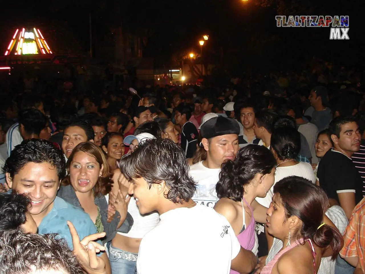 Miles de personas felices en carnaval de Tlaltizapán 2006