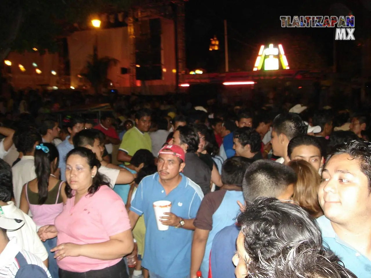 Miles de personas felices en carnaval de Tlaltizapán 2006