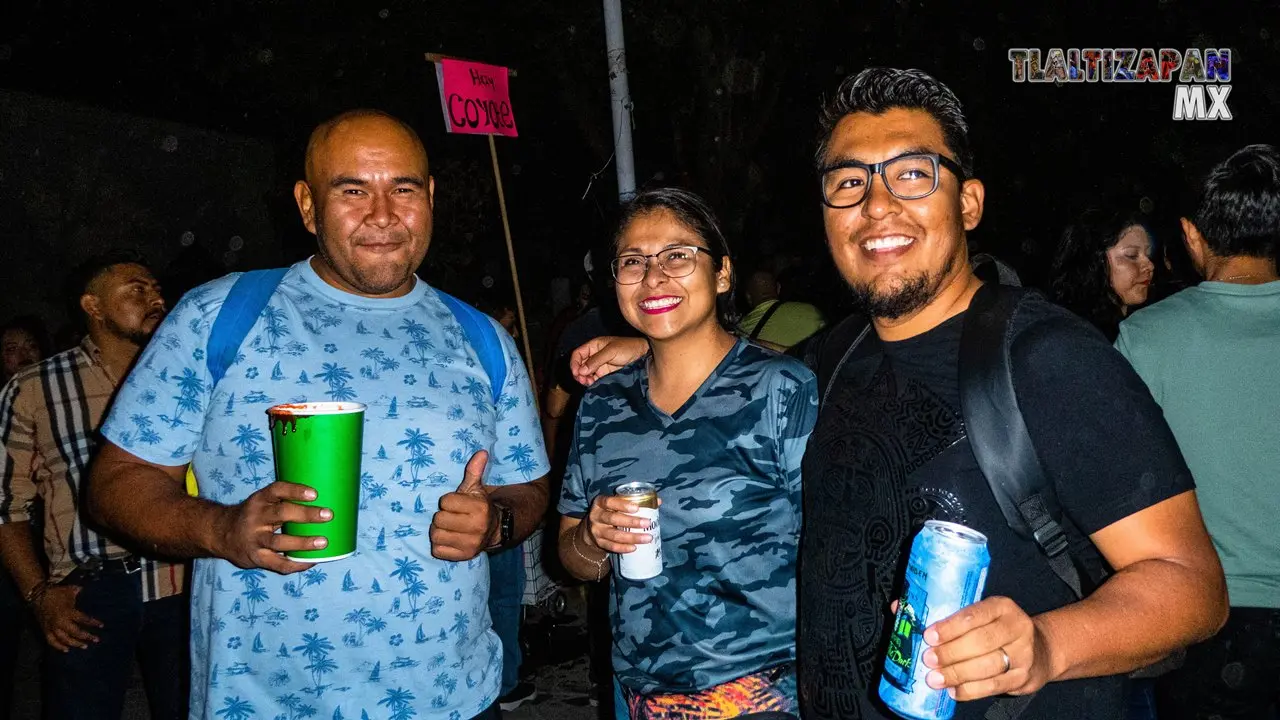 Los amigos de Tlaltizapán disfrutando de la noche de convite.