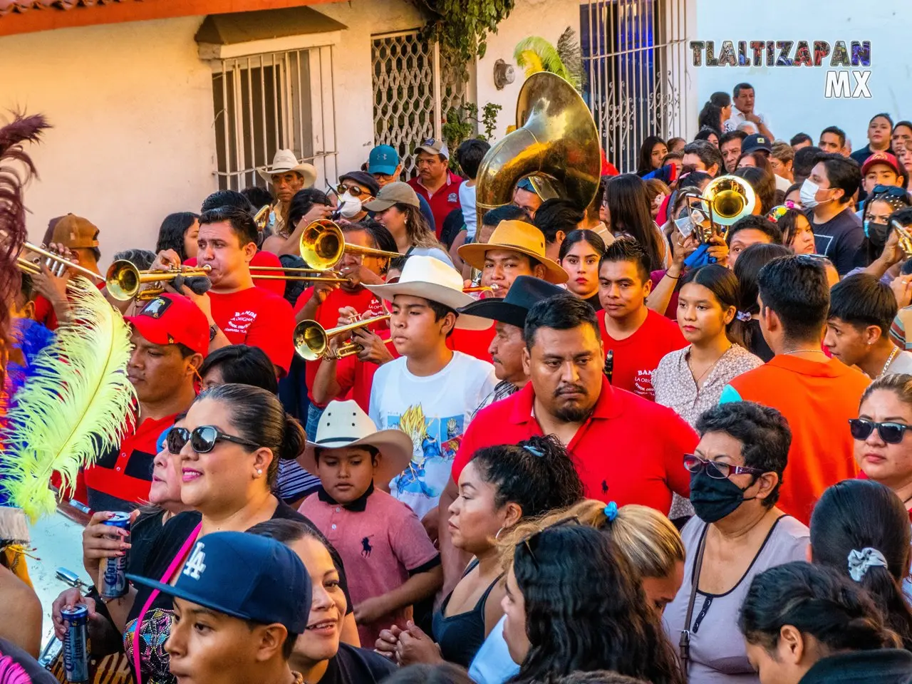 La banda de viento interpretando los sones de chinelo.