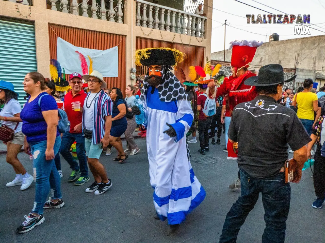 Recorrido de la comparsa el primer sábado de convite Tlaltizapán 2023.