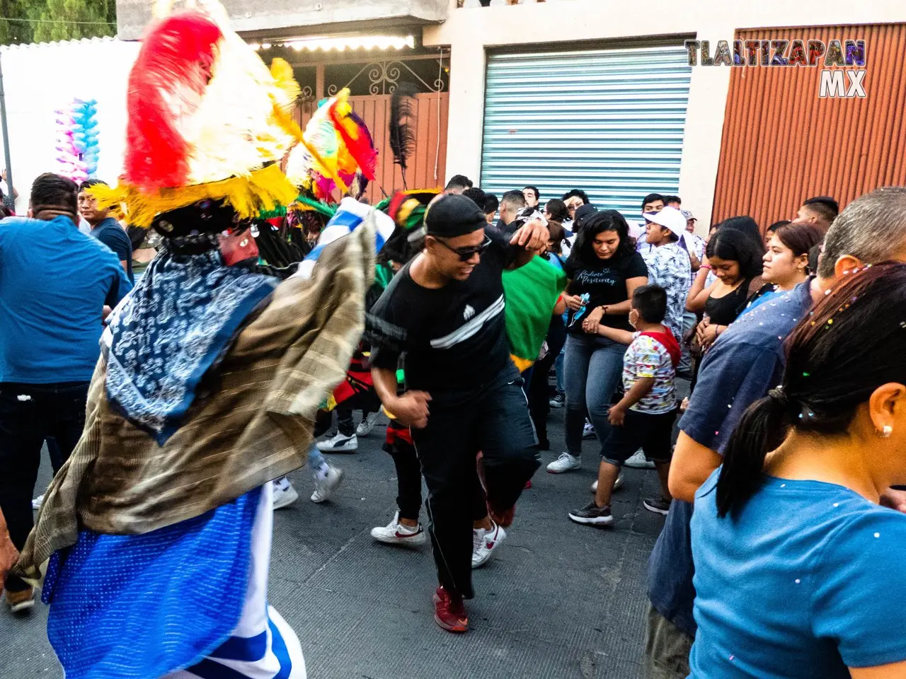 Brincando al son del chinelo en el segundo convite Tlaltizapán.