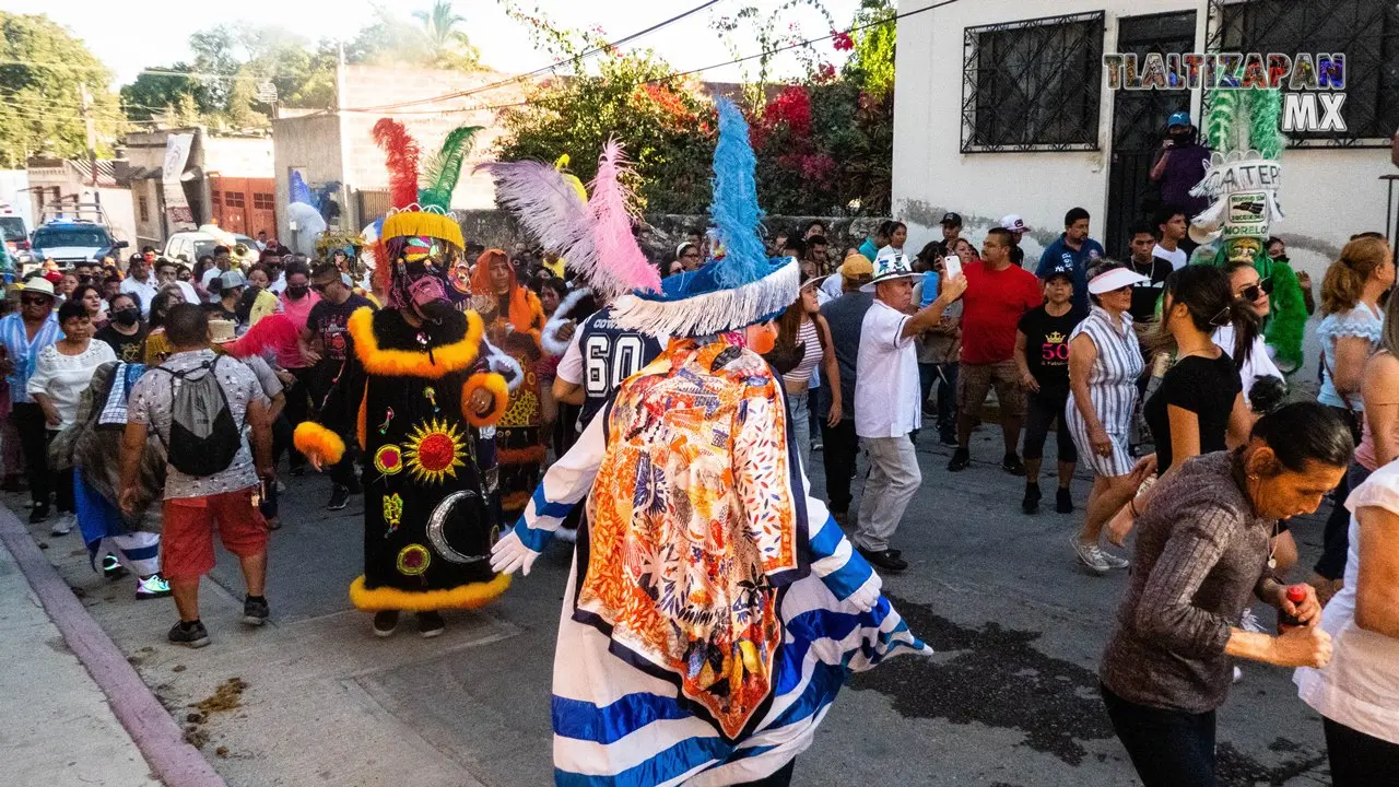 La danza de los chinelo en el tercer convite de Tlaltizapán, Morelos.