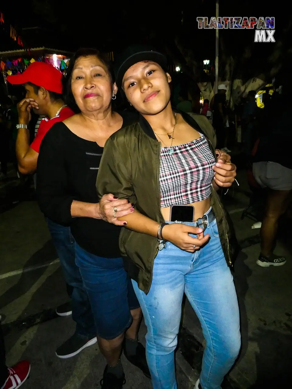 Noche familiar en el centro de Tlaltizapán.