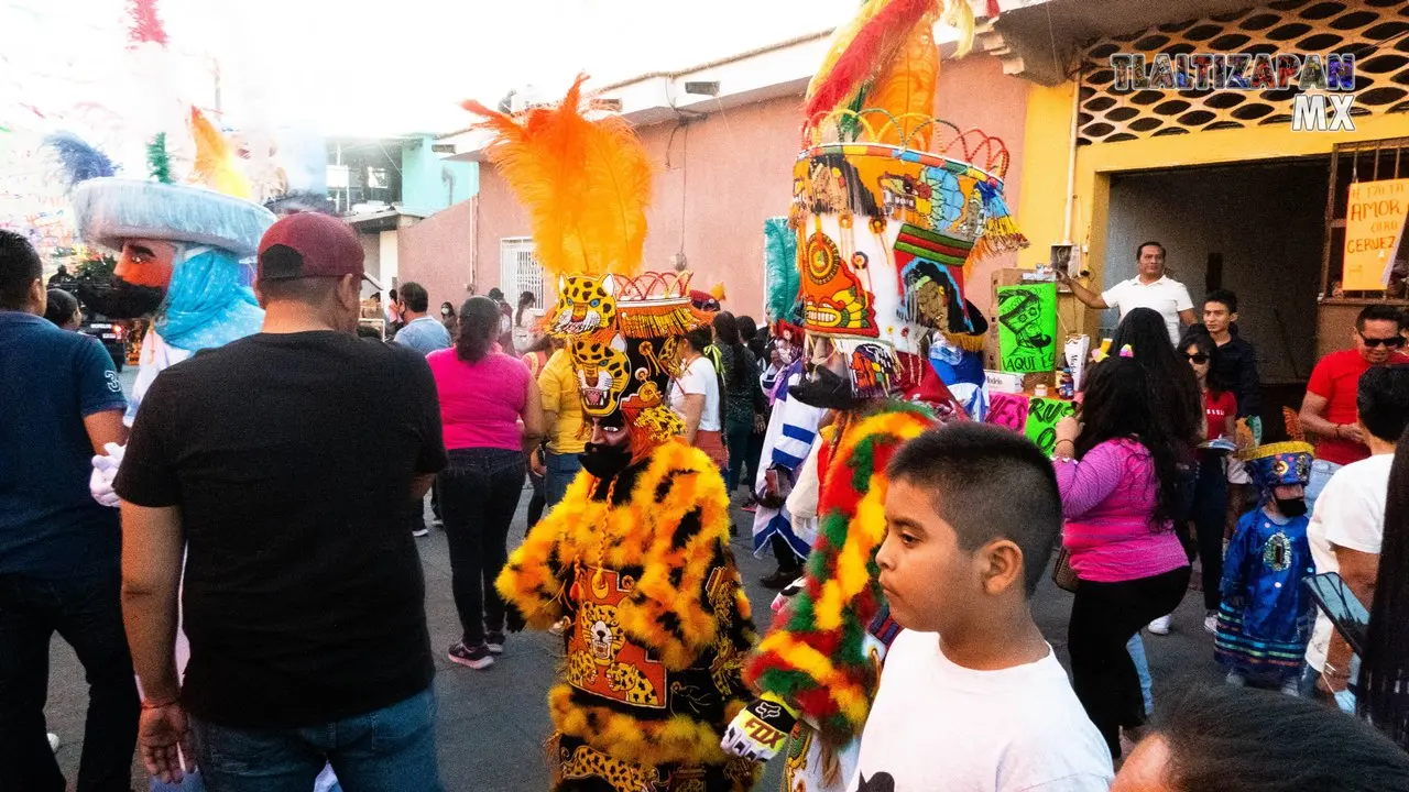 Chinelos brincando en Tlaltizapán.