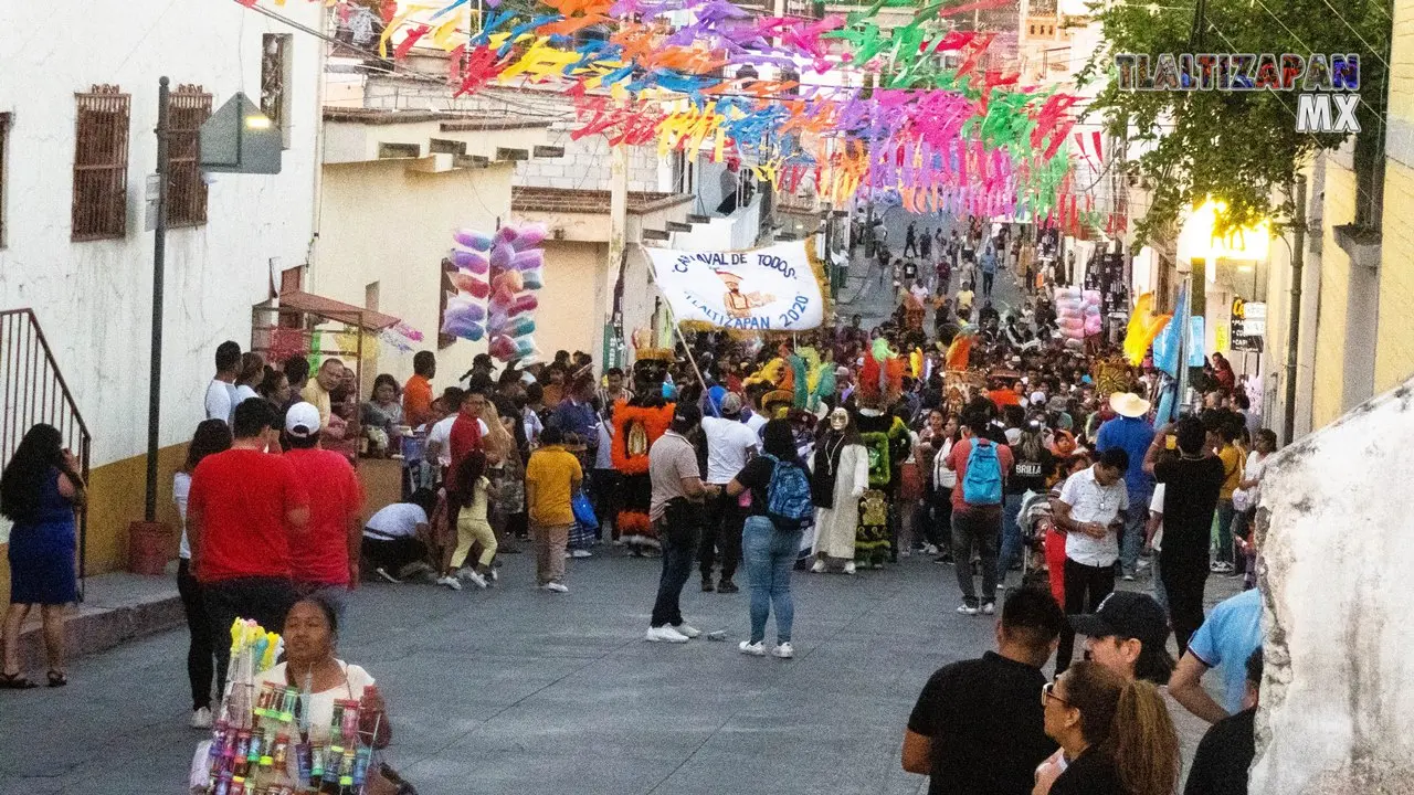 Tradicional recorrido del chinelo Tlaltizapán.