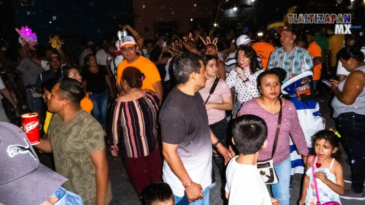 Tarde noche de sábado de carnaval en Tlaltizapán.