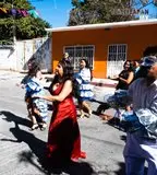 Grupo de Teatro Cuatecomate en el desfile de Tlaltizapán.