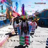 Los chinelos danzando en Tlaltizapán.