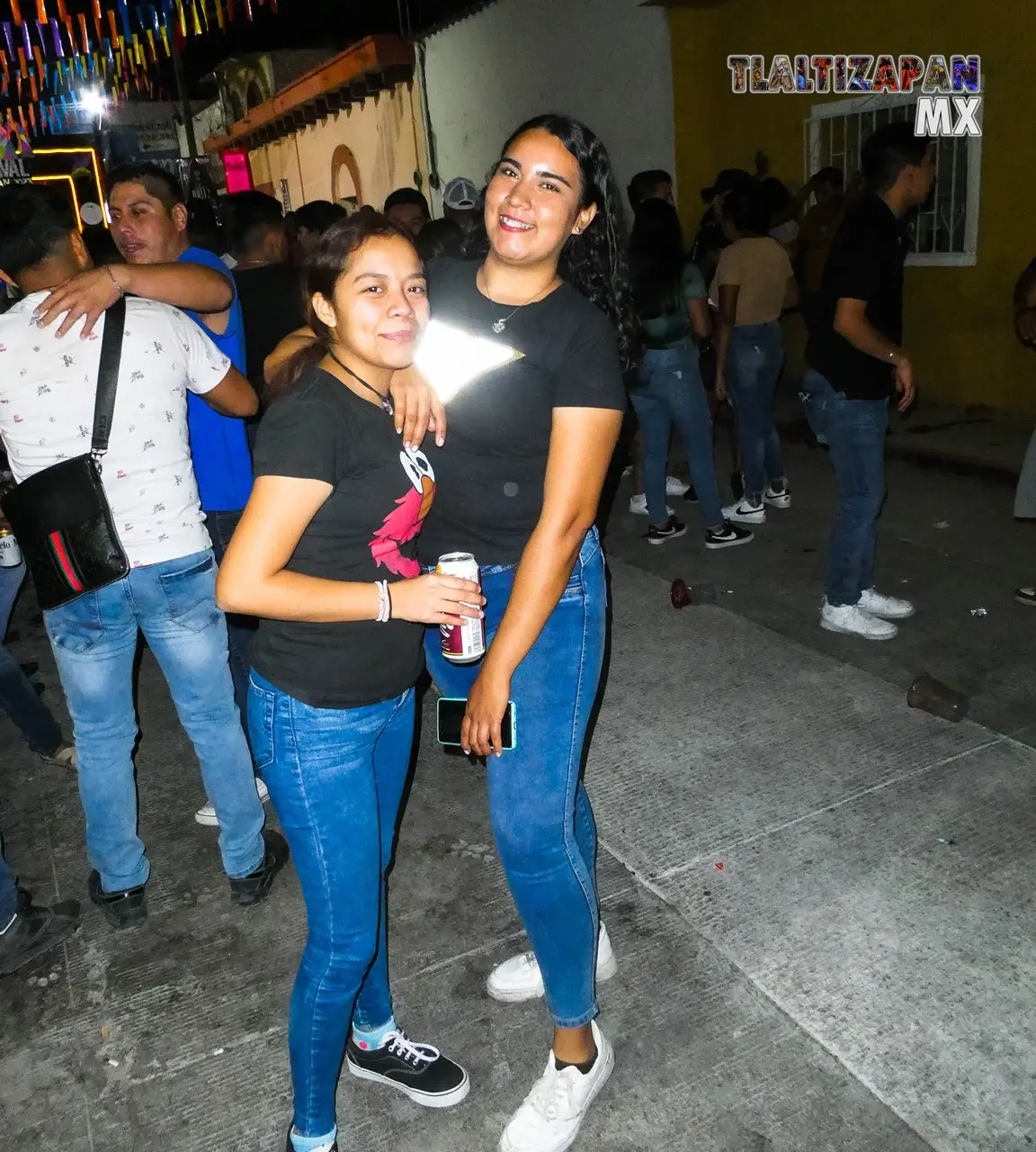 Sobre la avenida 5 de febrero en el carnaval de Tlaltizapán.