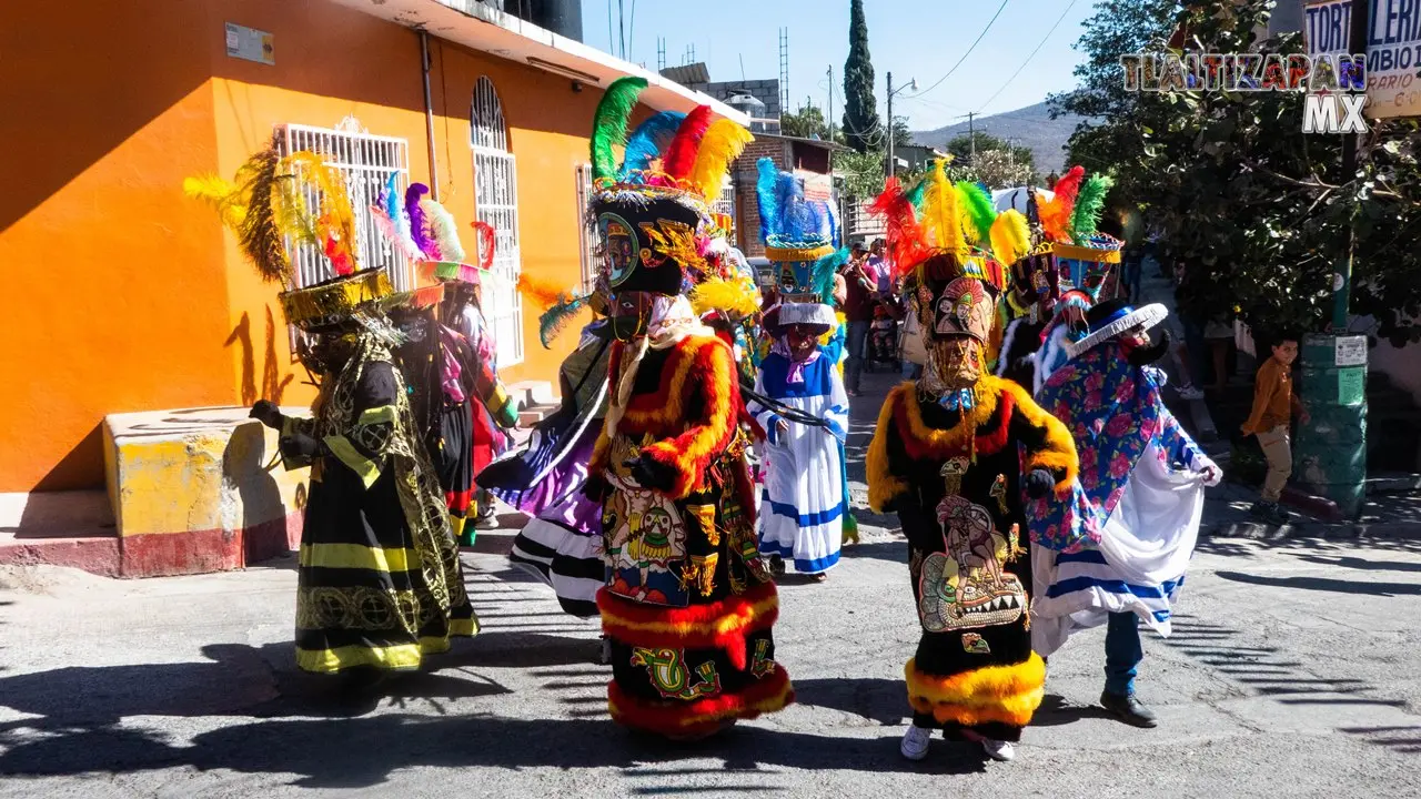 Chinelos brincando el domingo por la mañana.