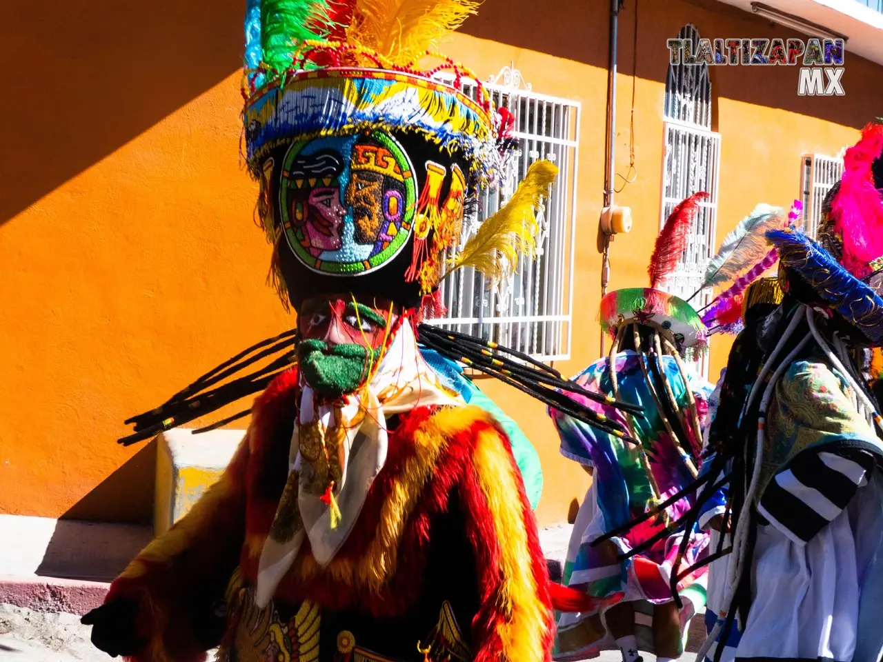 Gran chinelo danzando en Tlaltizapán.