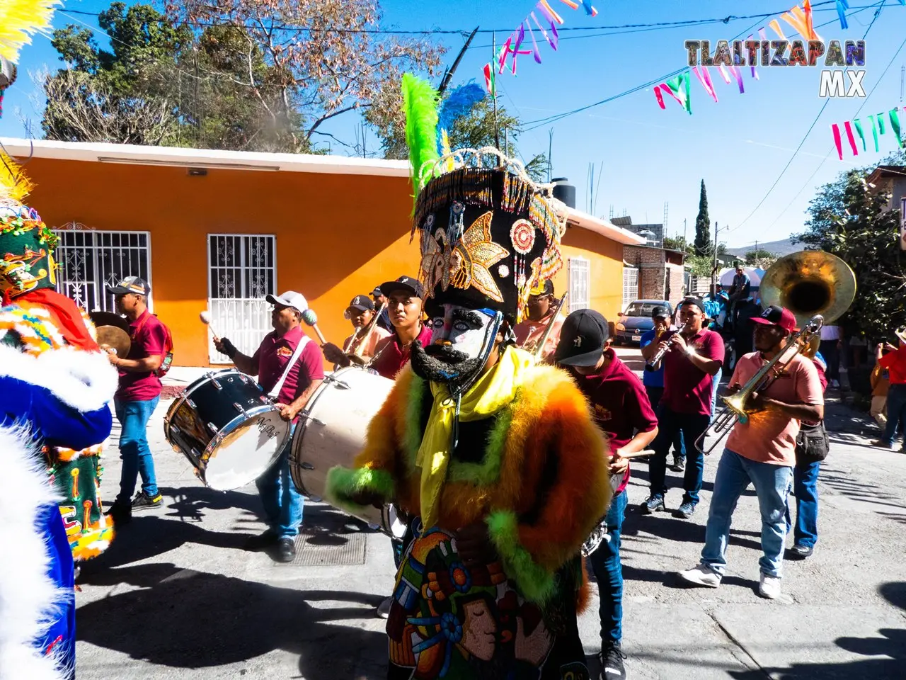 La banda de viento haciendo sonar los sones en Tlaltizapán.