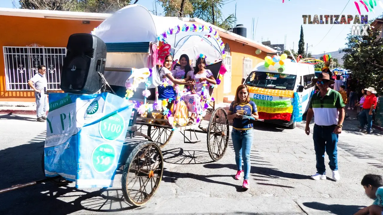 Carruaje del Hotel piedra del sol solaris en el desfile de Tlaltizapán.