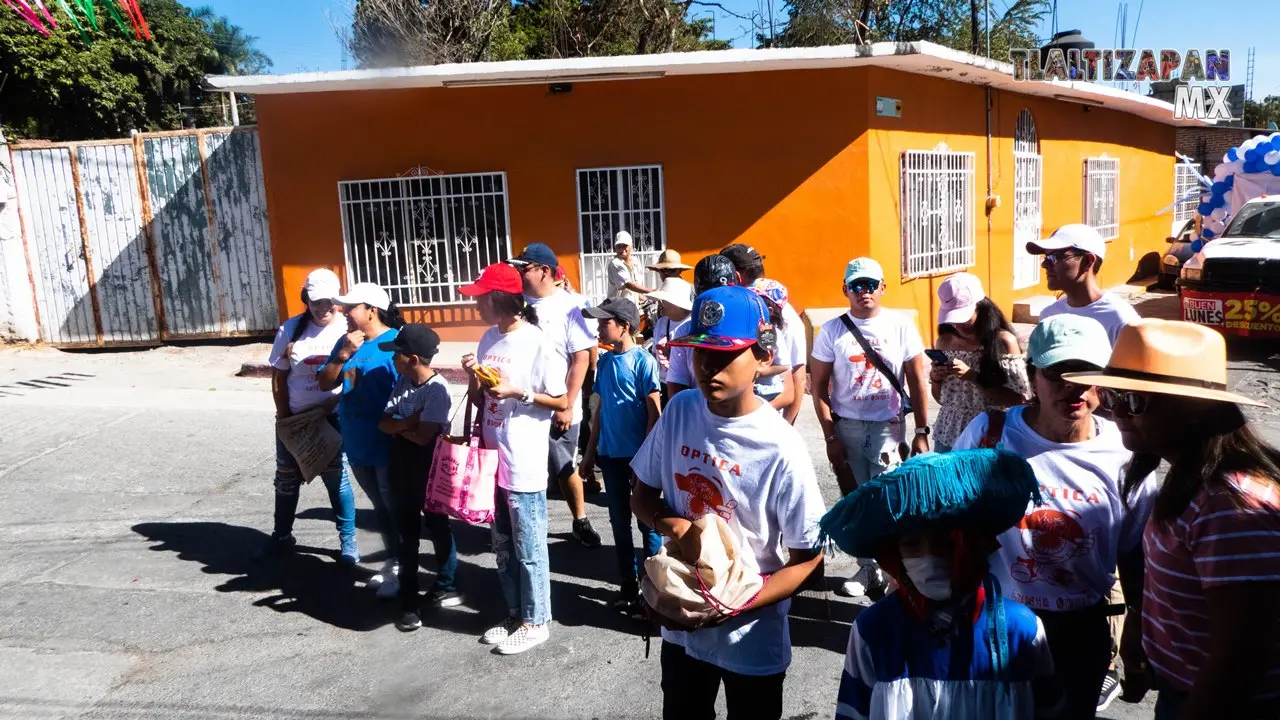 la óptica en el desfile de los prestadores de servicio.