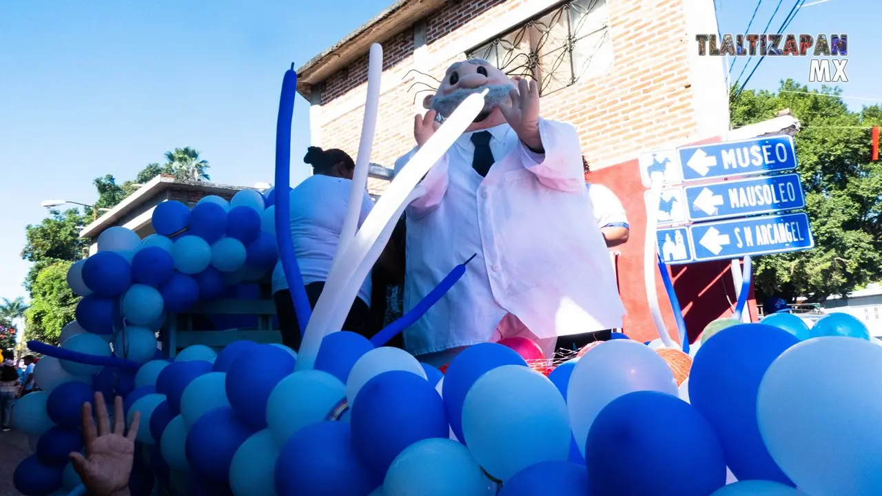 Desfile de prestadores de servicios en Tlaltizapán Morelos.