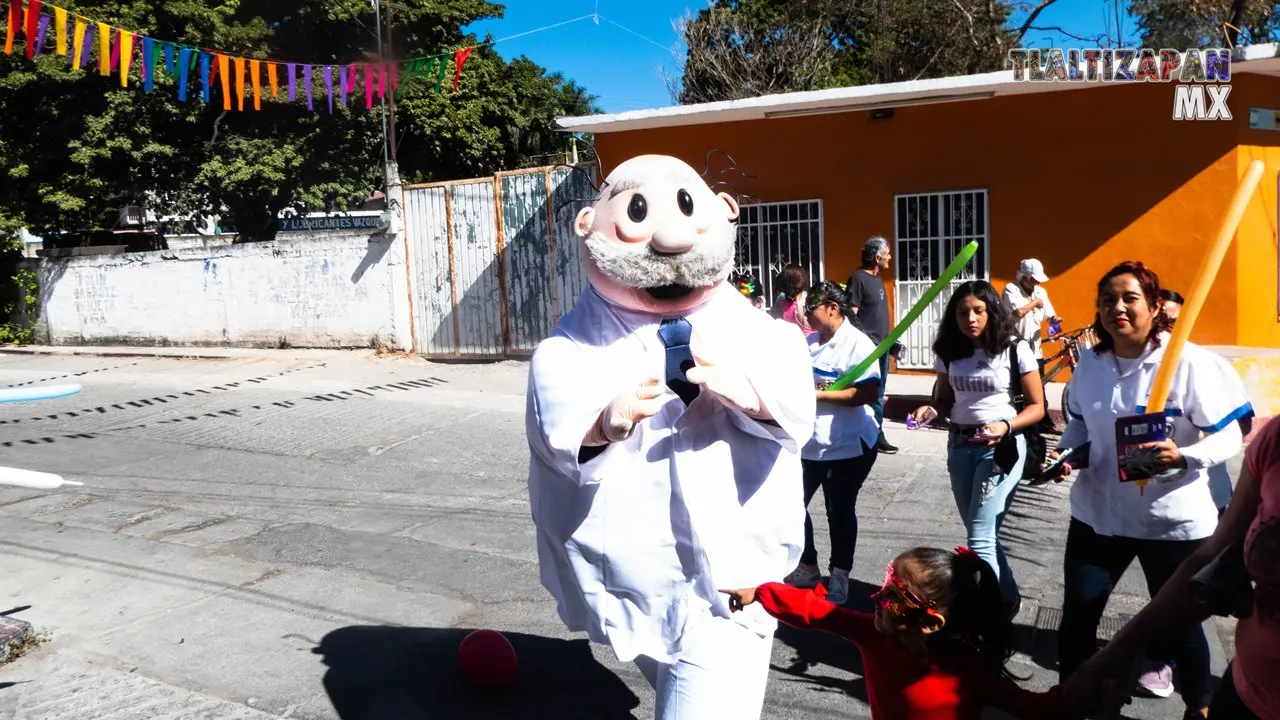 Botarga del Dr. Simi en el desfile del domingo.