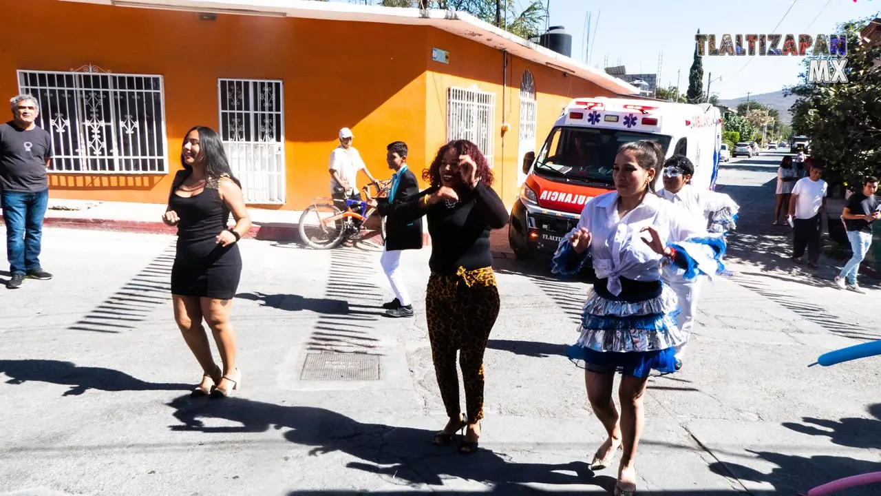 Desfile de prestadores de servicios en Tlaltizapán Morelos.