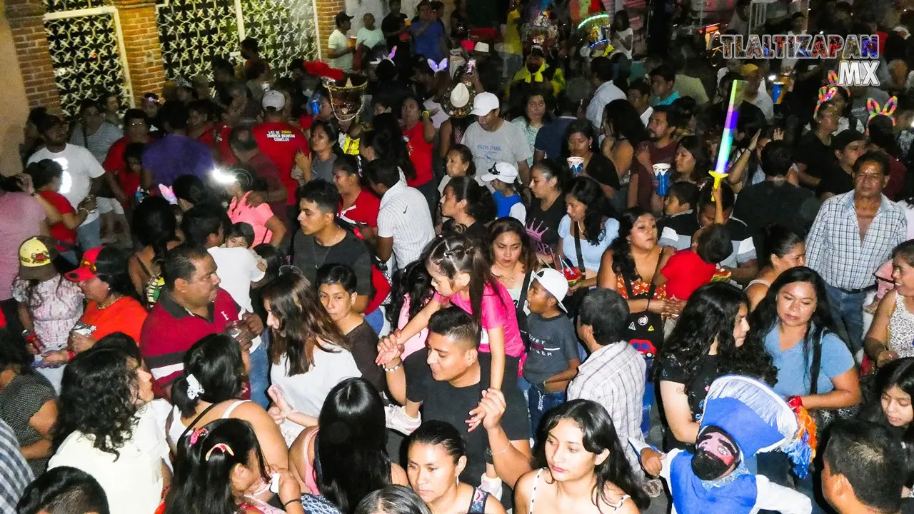 Carnaval en calle Vicente Guerrero.