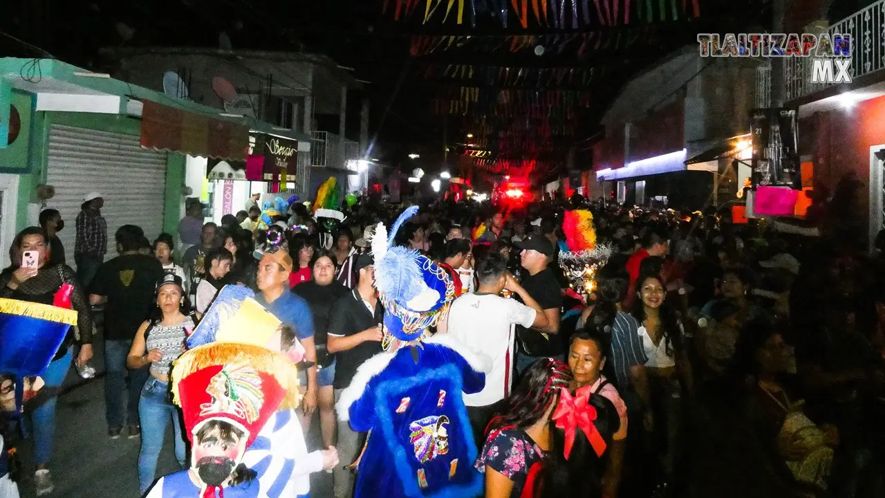 Calle Vicente Guerrero en lunes de carnaval.