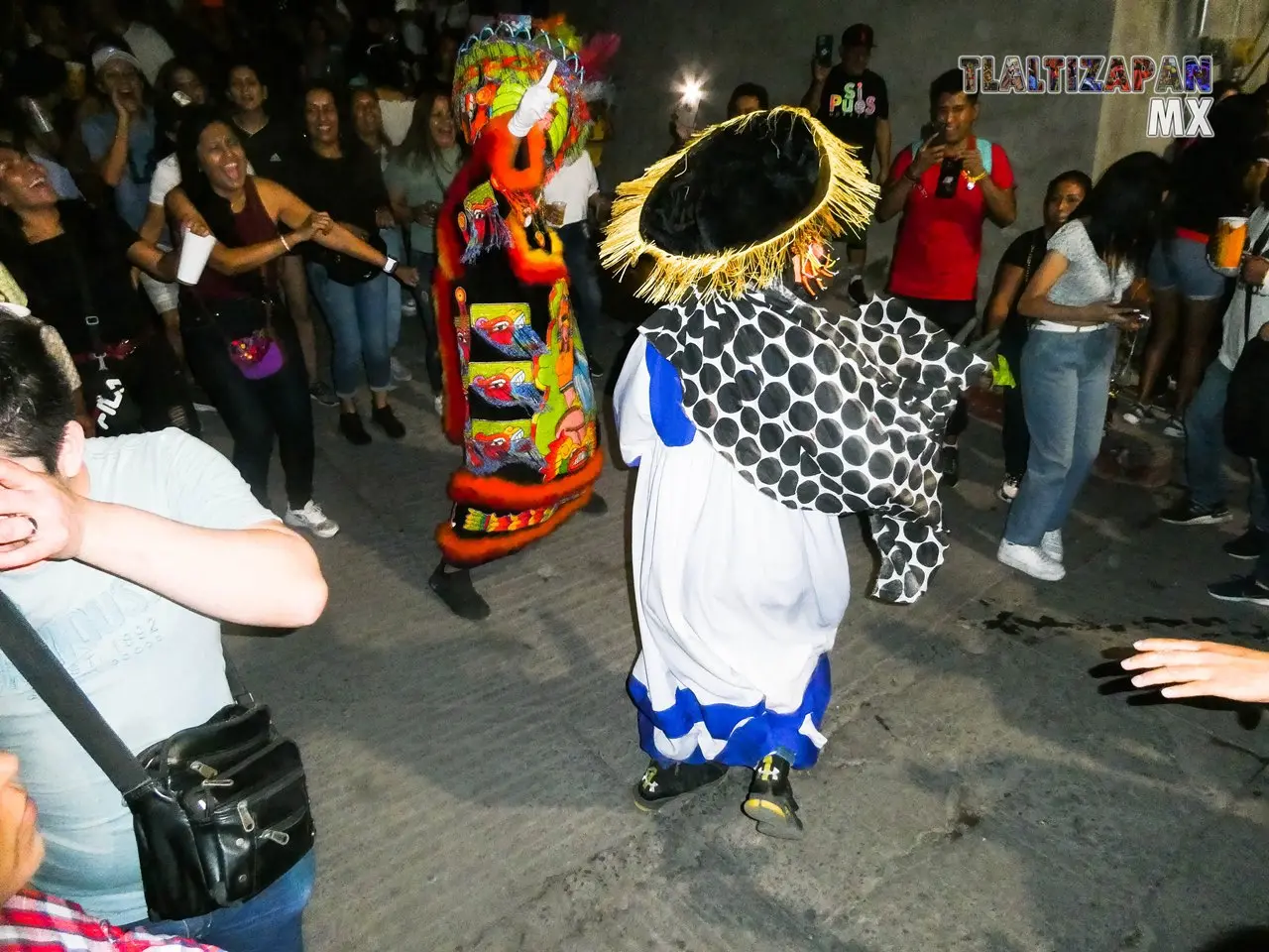 Los chinelos brincando en el carnaval 2023.