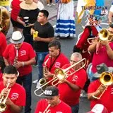 Los instrumentos de viento metal de la banda de los hermanos Orozco.