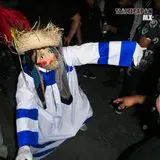 El chinelo brincando en la noche de carnaval.