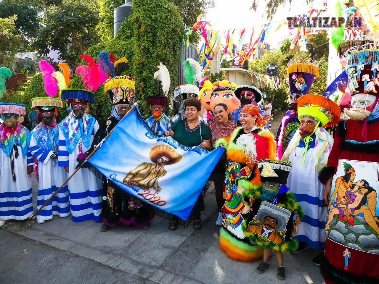 Banderda de la comparsa Tlalli el martes de carnaval 2023.