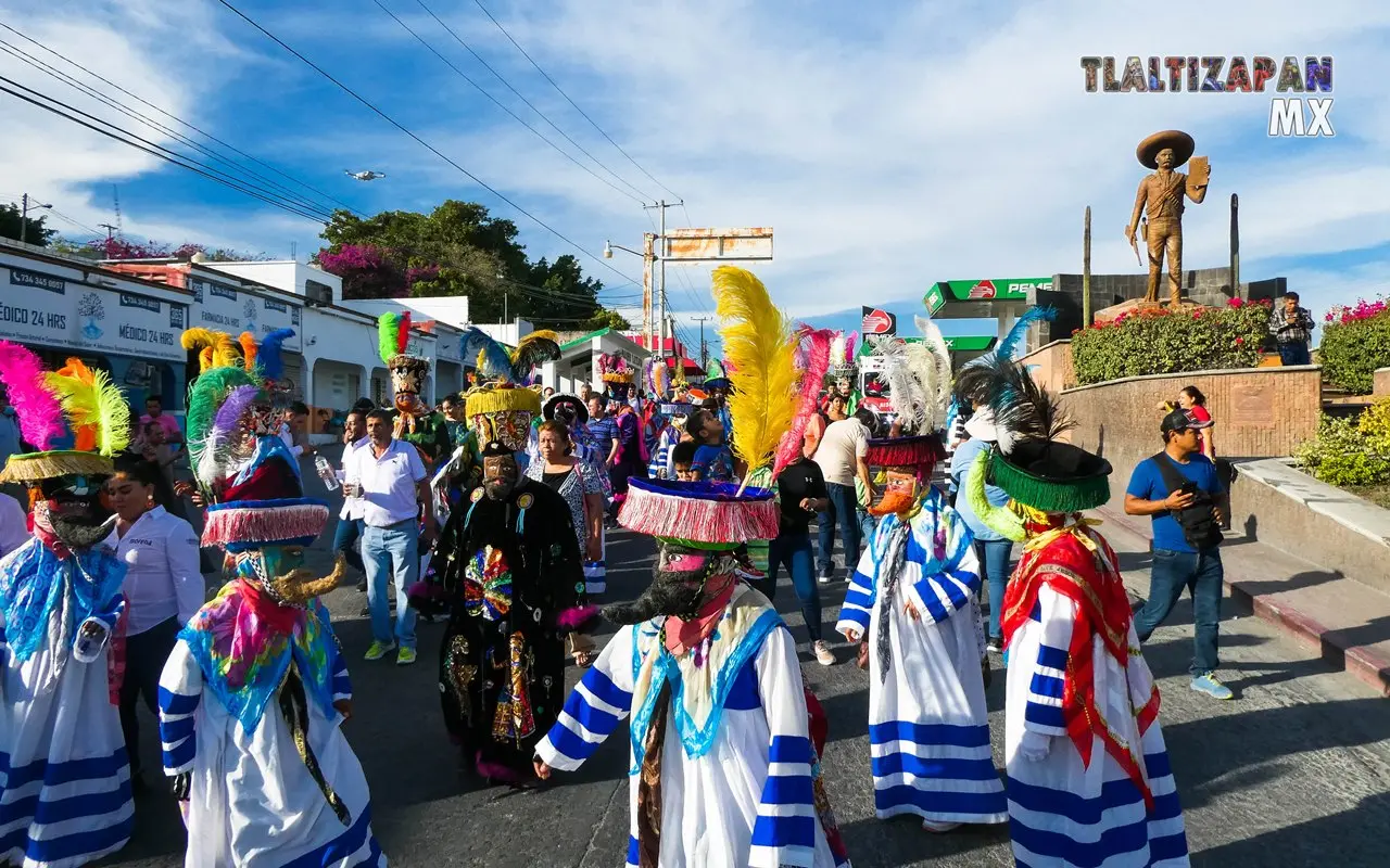 Brincando al son del chinelo en el carnaval de Tlaltizapán 2023