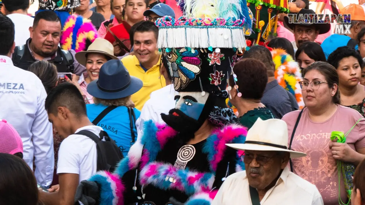 Chinelos durante el carnaval de Tlaltizapán.