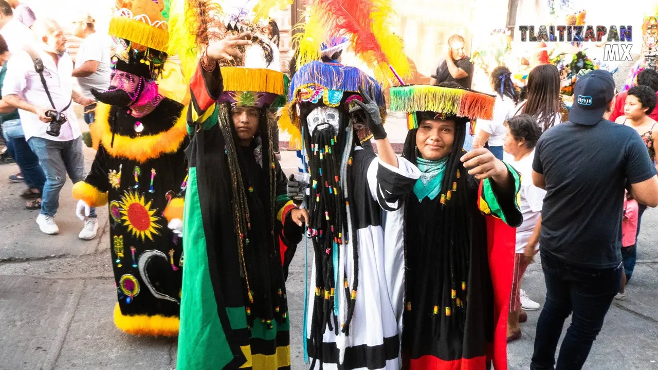 Jóvenes chinelos en Tlaltizapán, Morelos.