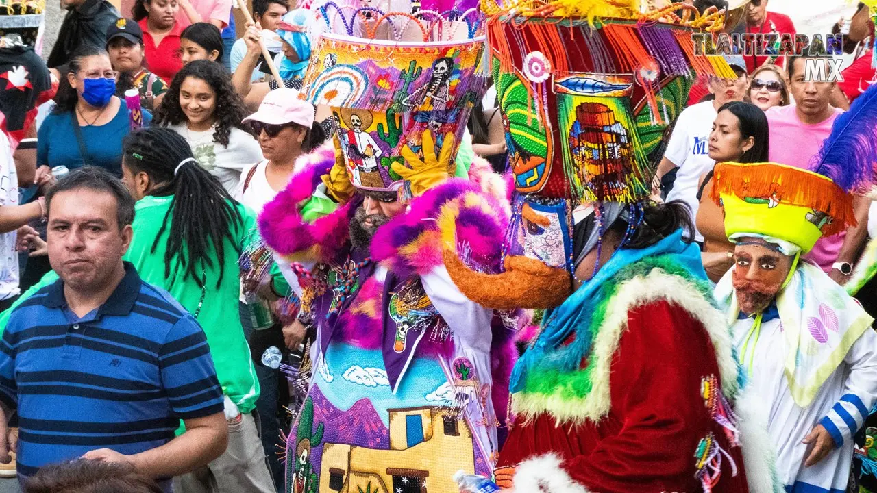 Los chinelos brincan en Tlaltizapán.